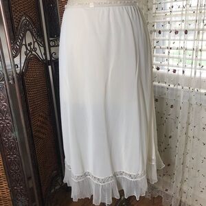 Vintage Vanity Fair ivory  Lace-Trim Midi Slip